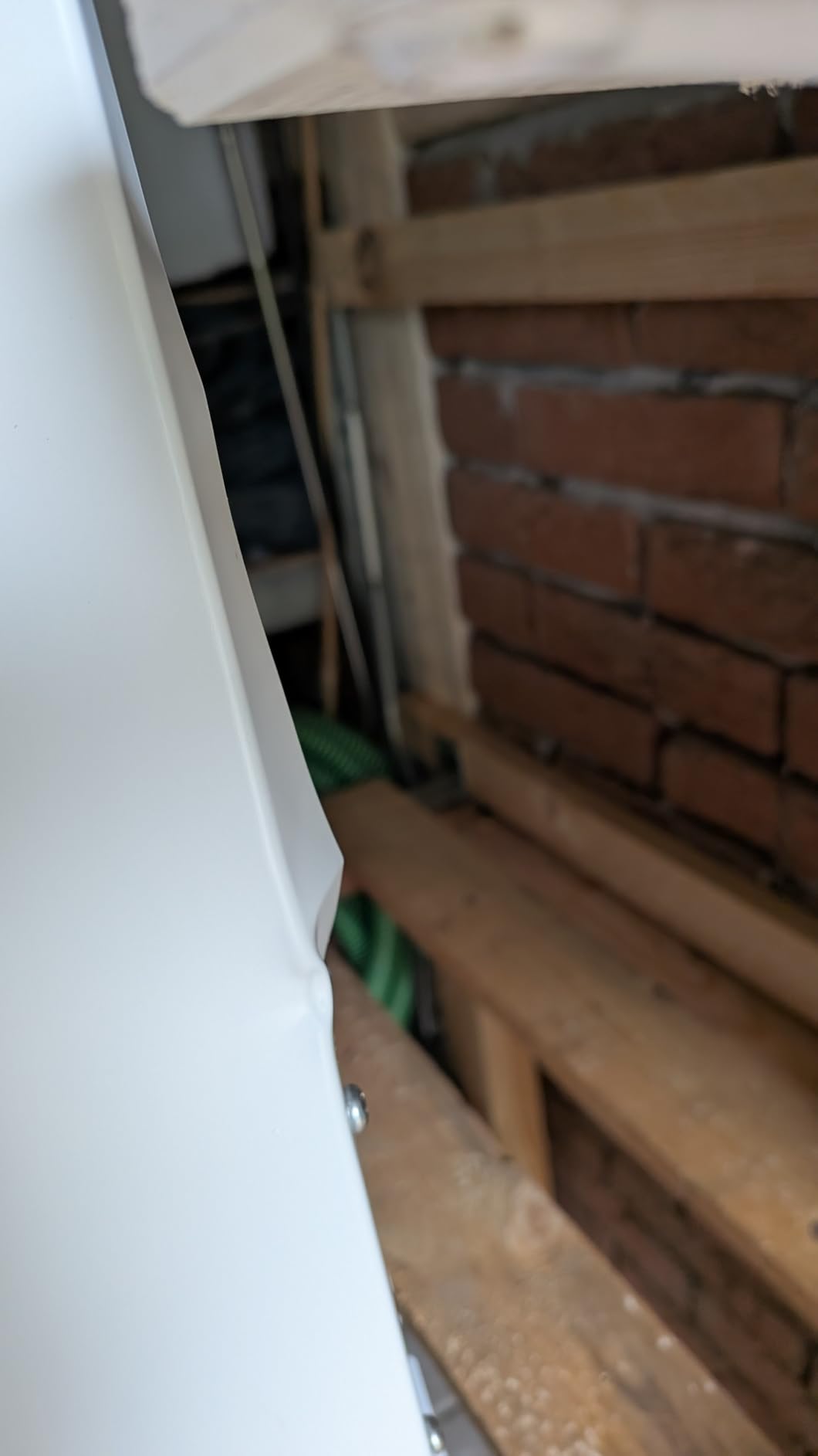 Leise, aber Delle und warm hinten